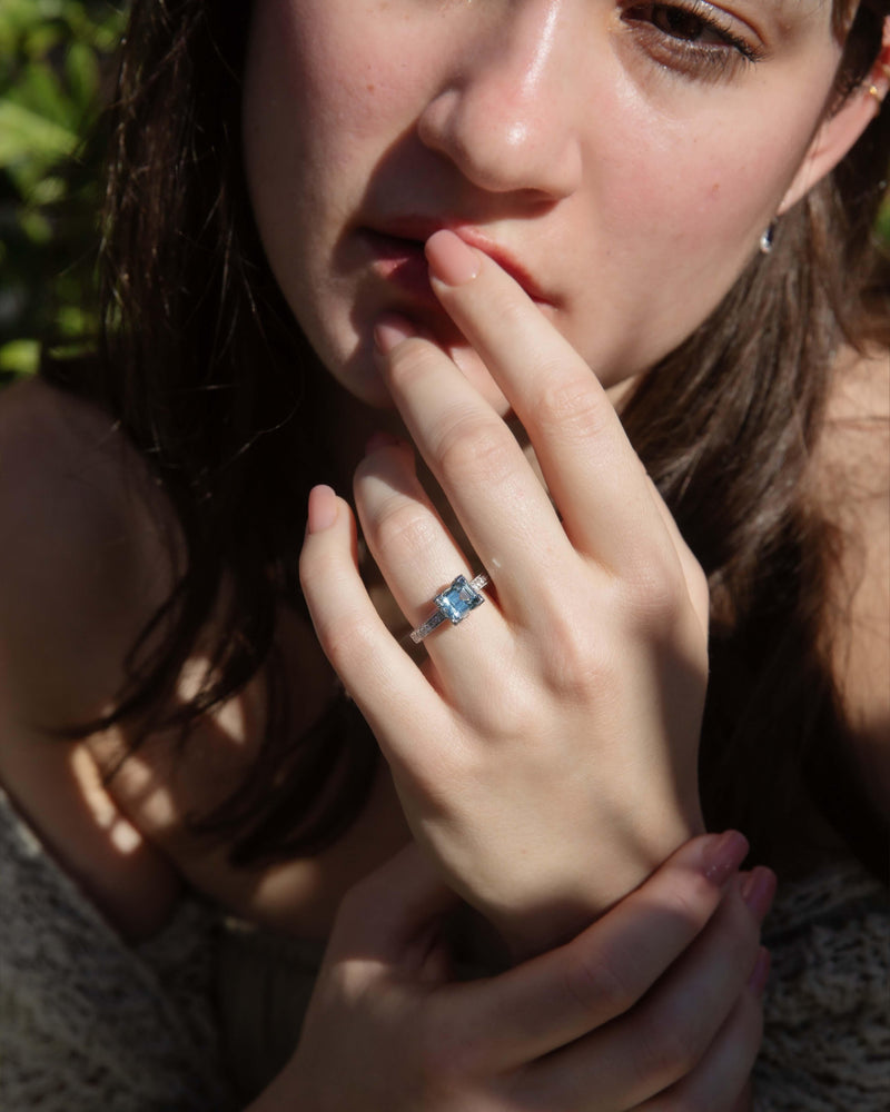 Vintage Circa 1990s Aquamarine & Diamond Ring 14 Carat White Gold
