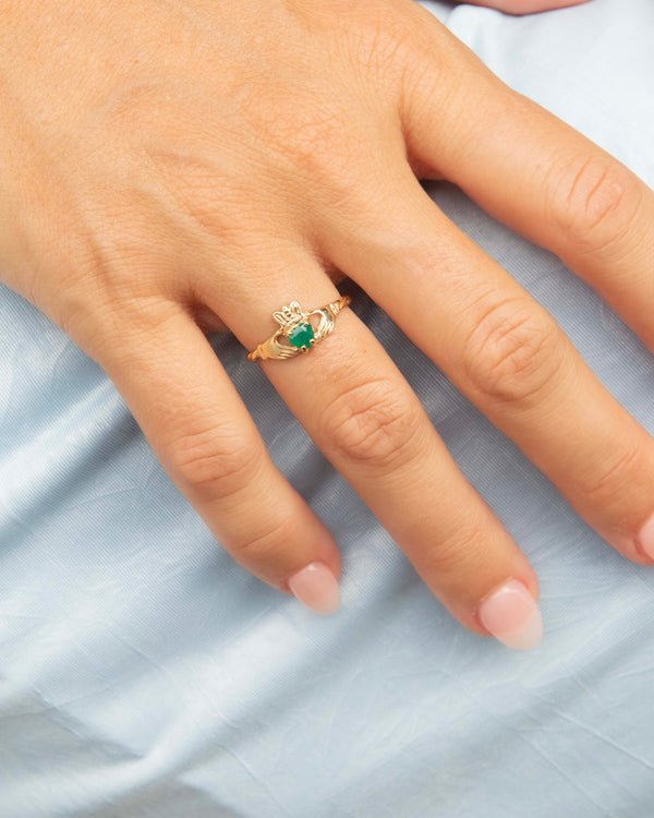 Saorise Vintage Circa 1980s Heart Cut Chrysoprase Claddagh Ring 9ct Yellow Gold Rings Imperial Jewellery 