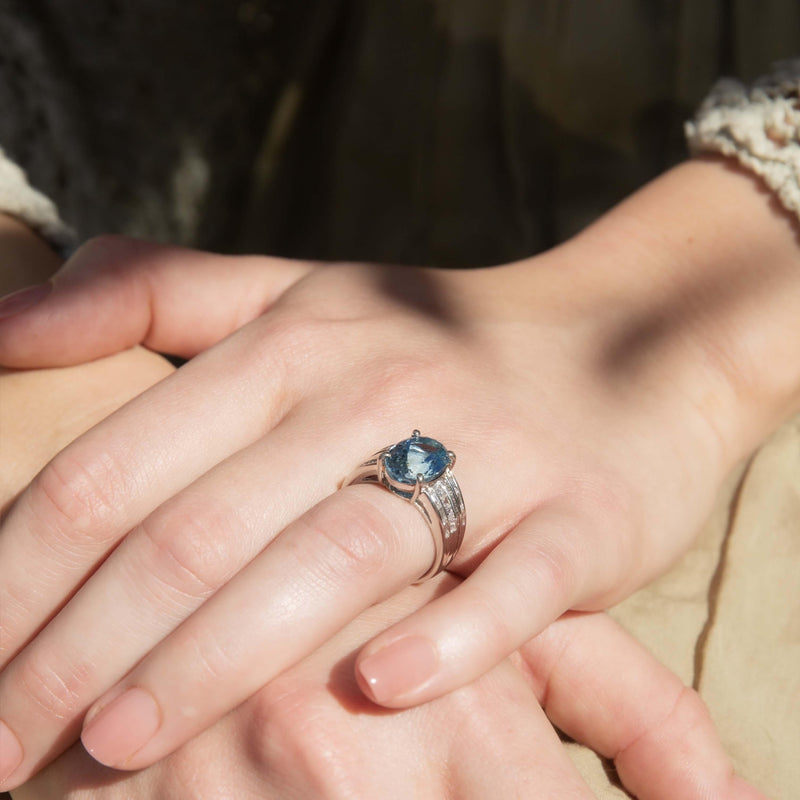 Vintage Circa 1980s Bright Aquamarine & Diamond Platinum Ring