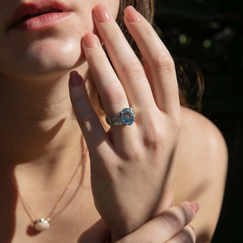 Vintage Circa 1980s Bright Aquamarine & Diamond Platinum Ring