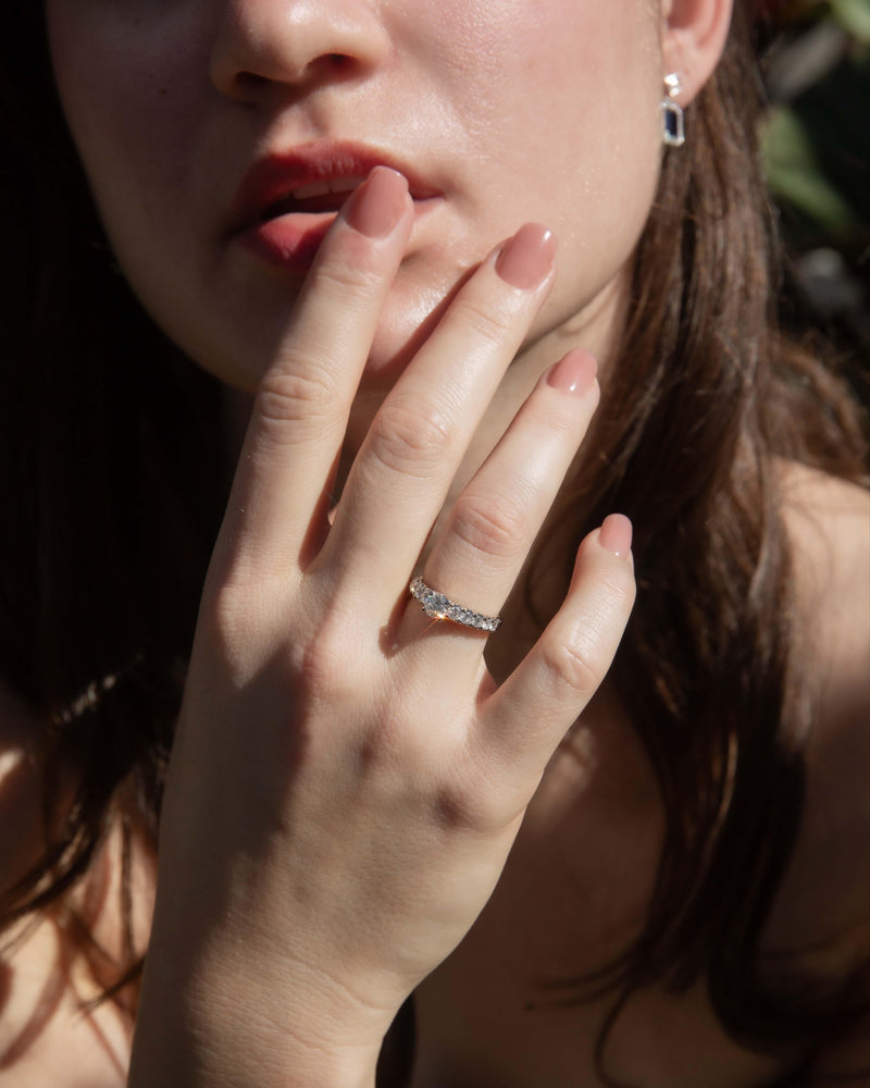 Contemporary Round Brilliant Diamond Ring 18 Carat White Gold