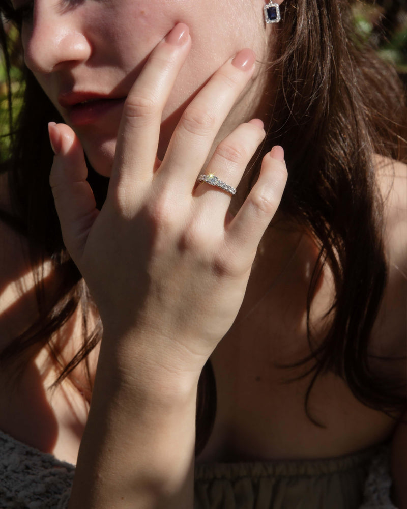 Contemporary Round Brilliant Diamond Ring 18 Carat White Gold