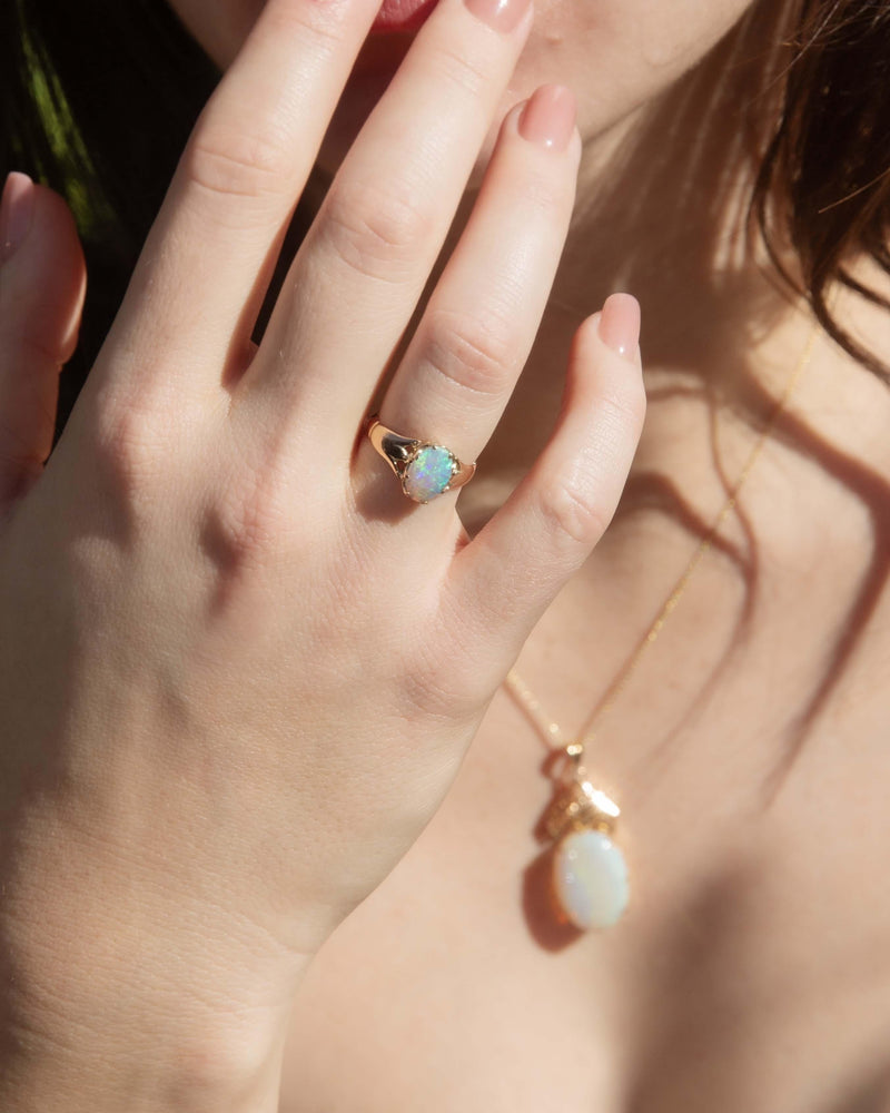 Antique 1920s Solid Oval Crystal Opal Gypsy Ring 15 Carat Gold