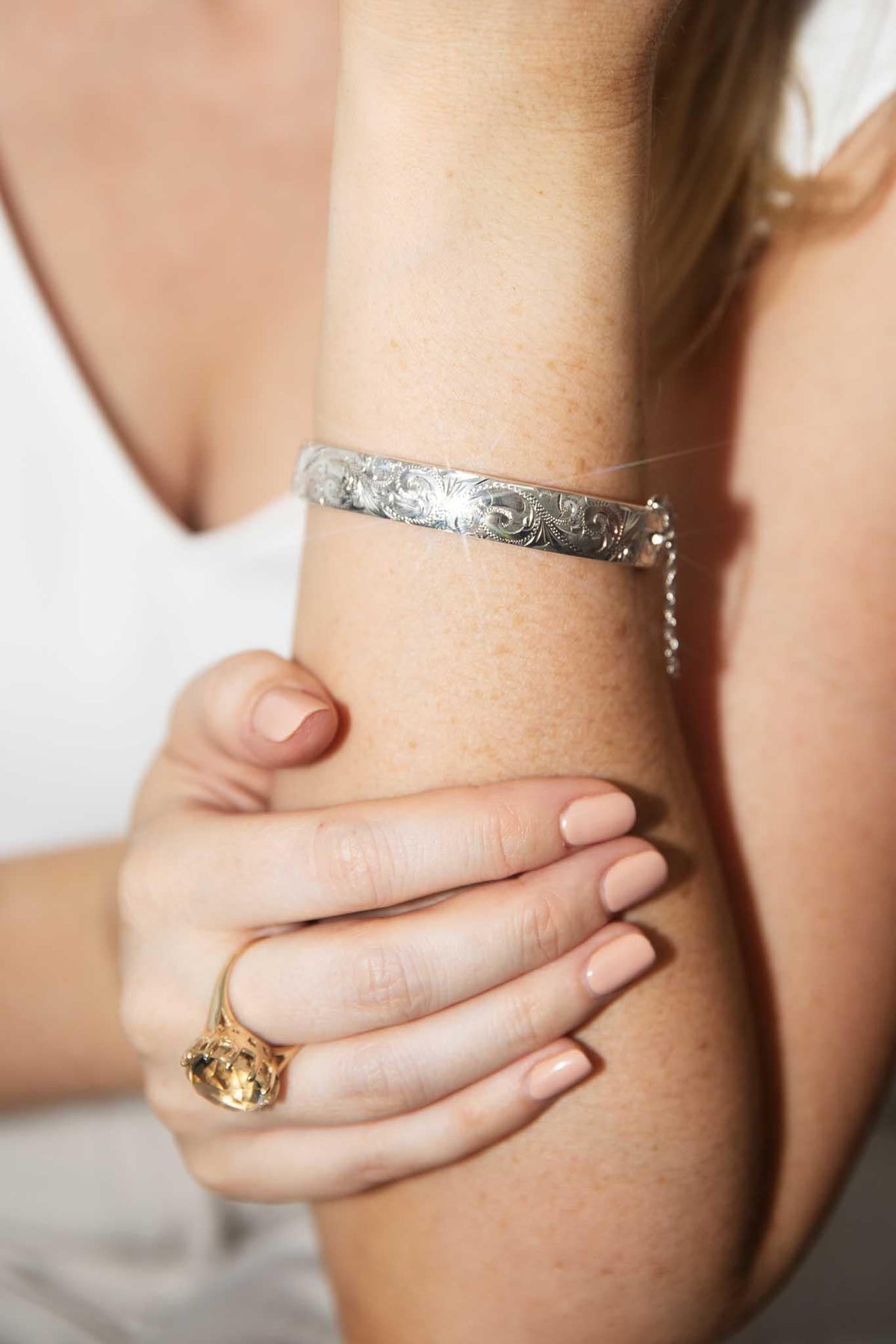 Vintage Circa 1970s Sterling Silver Engraved Hinged Petterned