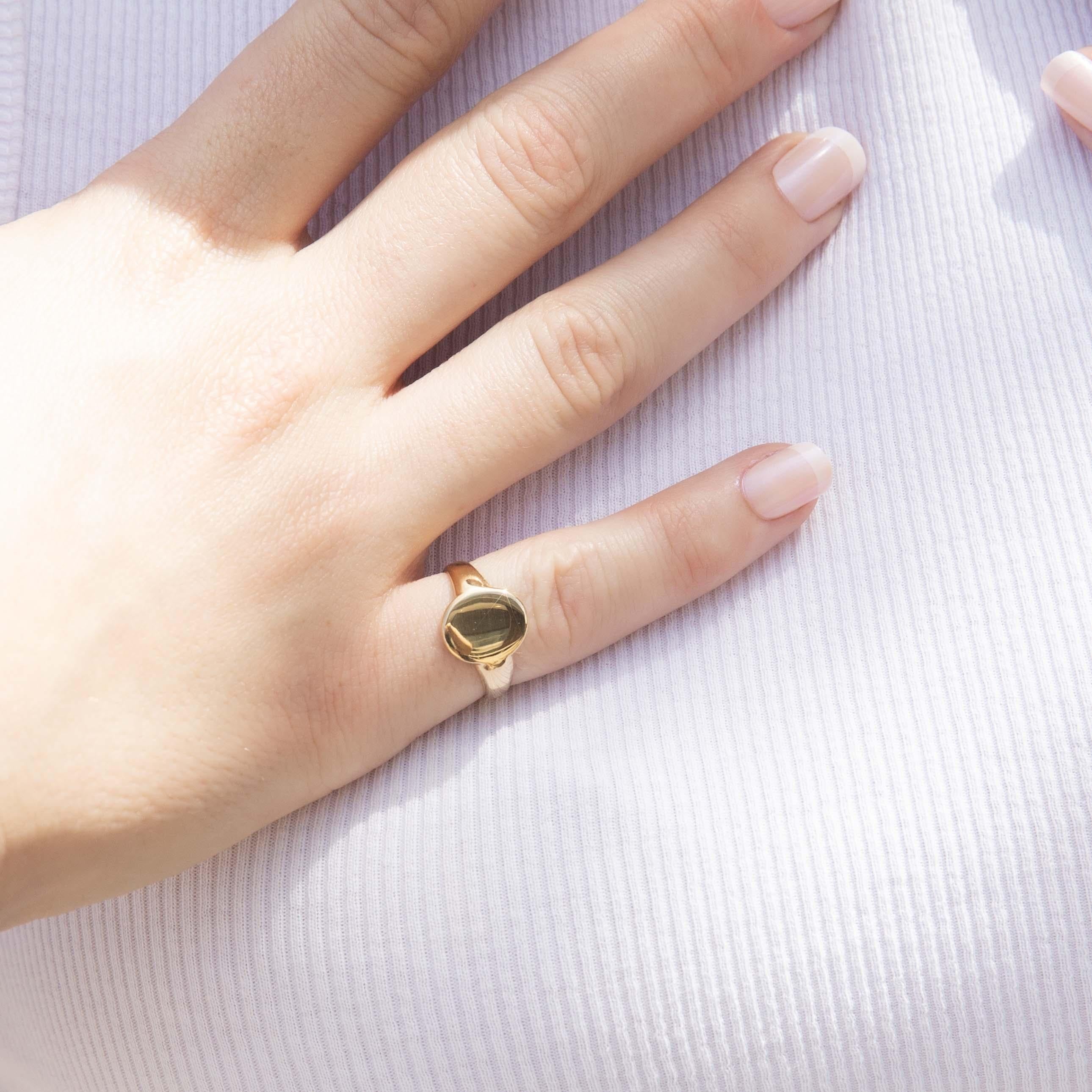 Vintage Circa 1980s Oval Signet Ring 18 Carat Yellow Gold
