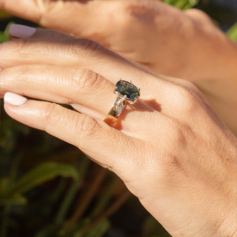 Vintage Circa 1980s Green Sapphire & Diamond Ring 9 Carat Gold