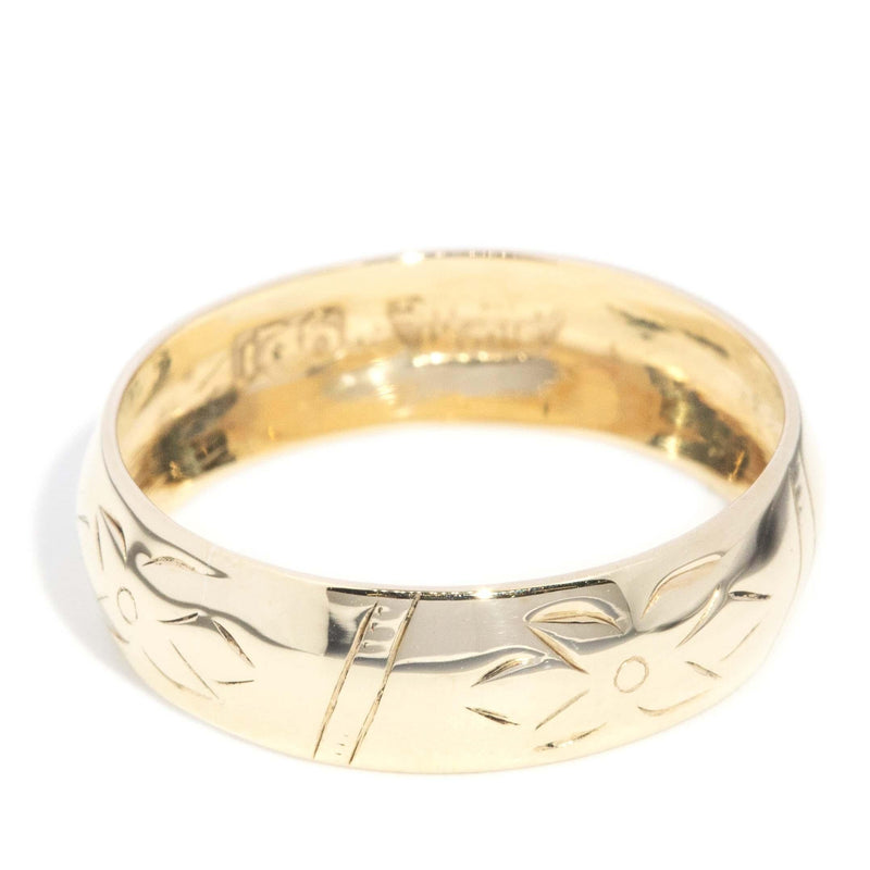 Vintage Circa 1960s Hand Engraved Band 9 Carat Yellow Gold