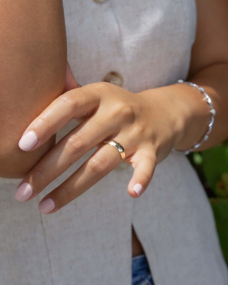 Vintage Circa 1960s Hand Engraved Band 9 Carat Yellow Gold