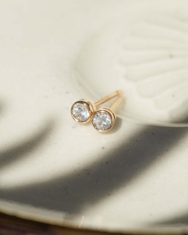 Vintage Circa 1970s Diamond Solitaire Studs 14 Carat Gold