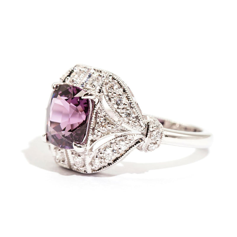 Dolly Spinel & Diamond Ring Ring Imperial Jewellery - Auctions, Antique, Vintage & Estate 