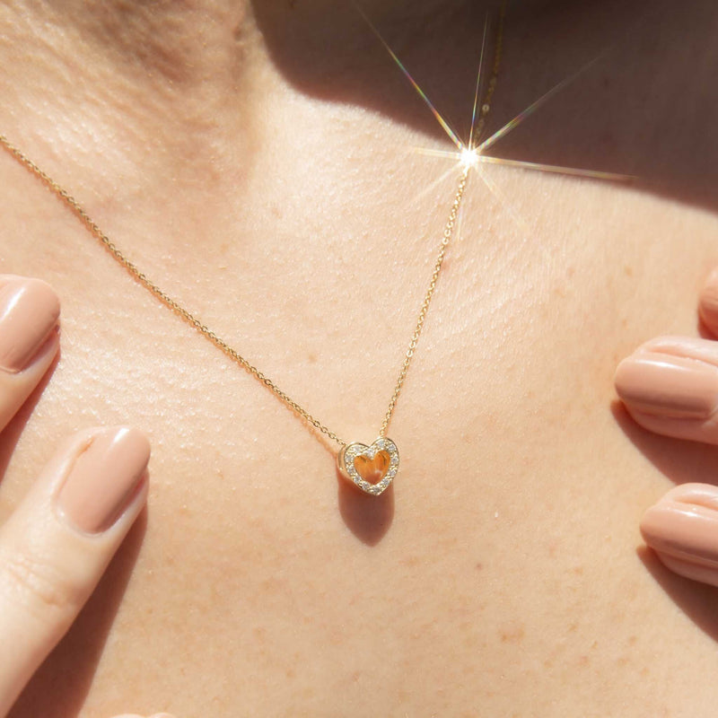 Contemporary 18 Carat Gold Diamond Heart Pendant and Fine Chain