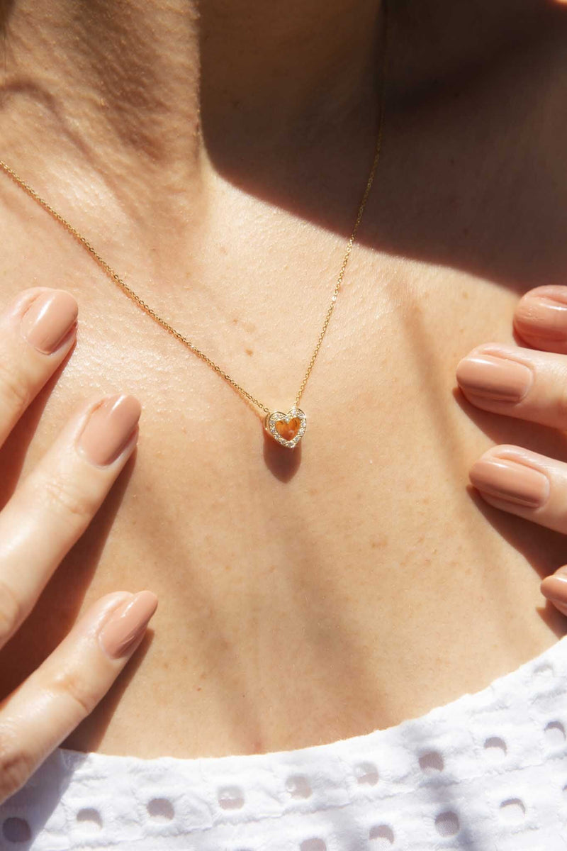 Contemporary 18 Carat Gold Diamond Heart Pendant and Fine Chain