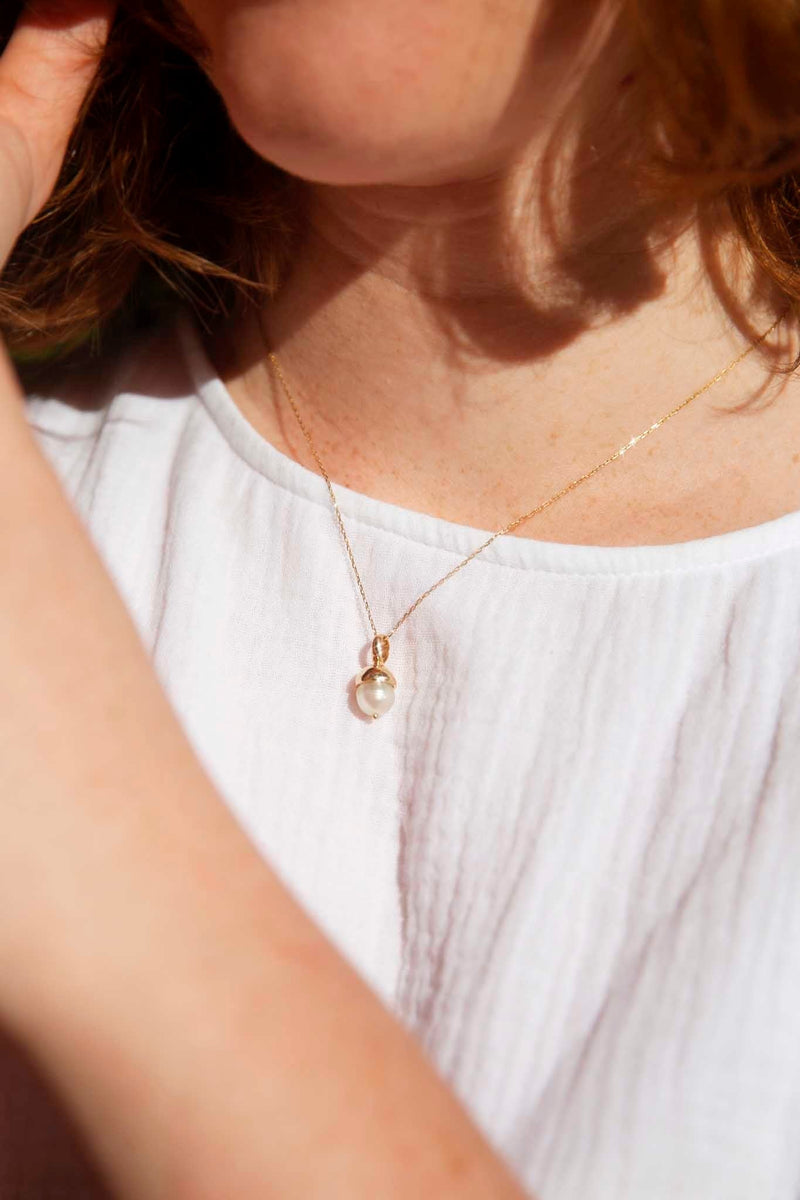 Leo 1980s Pearl Pendant & Chain 18ct Gold Pendants/Necklaces Imperial Jewellery 