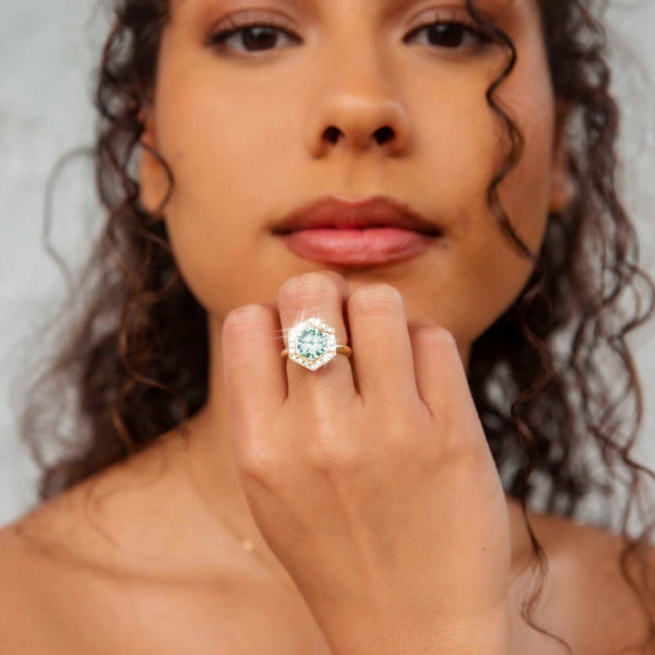 Contemporary 18 Carat Gold Light Green Tourmaline Diamond Ring