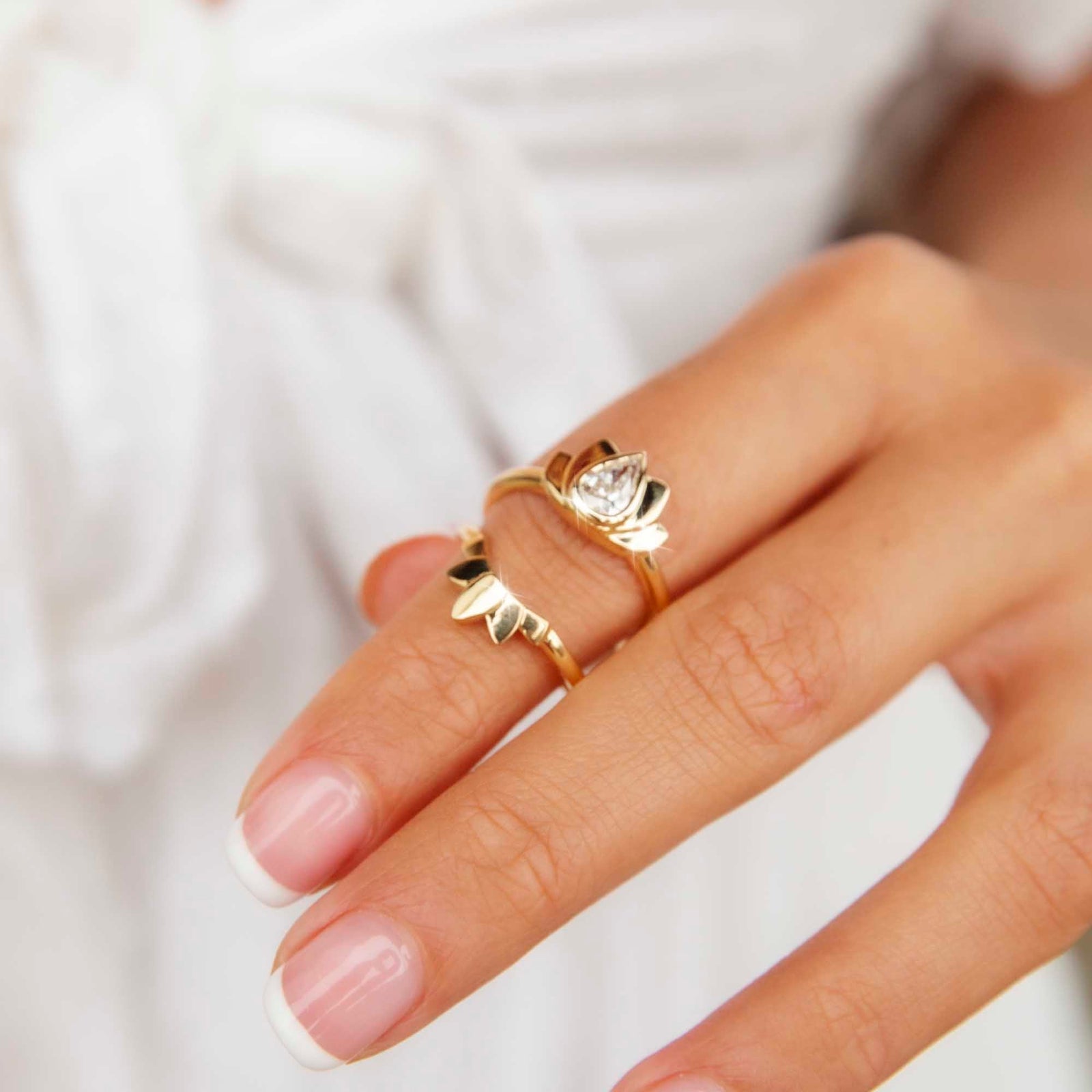 Lotus ring gold store