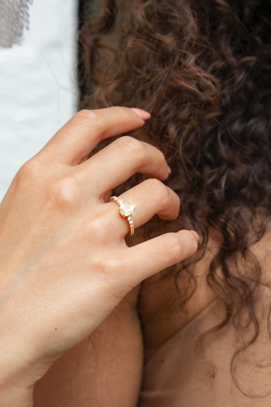 Fake pear deals shaped diamond rings