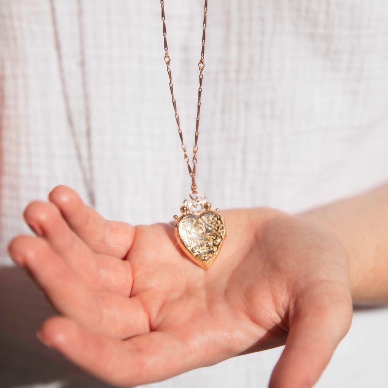 Gold heart locket design discount